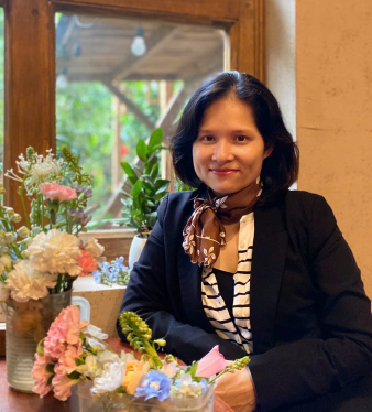 Cô Bùi Việt Hương